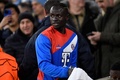 サッカー欧州チャンピオンズリーグ準々決勝第1戦、マンチェスター・シティ対バイエルン・ミュンヘン。試合開始を前にベンチに向かうバイエルン・ミュンヘンのサディオ・マネ（2023年4月11日撮影）。(c)Oli SCARFF / AFP