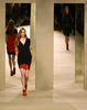 ブラジル・リオデジャネイロ（Rio de Janeiro）で開催された「リオ・ファッションウィーク（Rio Fashion Week）」で発表されたコヴェン（Coven）の09/10年秋冬コレクション（2009年1月12日撮影）。（c）AFP/VANDERLEI ALMEIDA