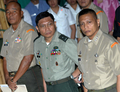 2003年に未遂に終わったグロリア・アロヨ（Gloria Arroyo）大統領に対するクーデターを謀った罪で公判中のRenato Miranda（左）、ダニロ・リム（Danilo Lim）元陸軍准将（中央）、Ariel Querubin（2006年12月14日撮影）。(c)AFP/Jay DIRECTO