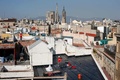 スペイン・カタルーニャ自治州の州都バルセロナの旧市街、ゴシック地区（2017年2月17日撮影）。(c)AFP/PAU BARRENA