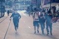 香港で、民主派のデモに向けて発射された催涙弾（2020年5月24日撮影）。(c)ISAAC LAWRENCE / AFP