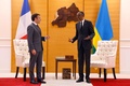 ルワンダ首都キガリの大統領府で会談する、ポール・カガメ大統領（右）とエマニュエル・マクロン仏大統領（2021年5月27日撮影）。(c)Ludovic MARIN / AFP