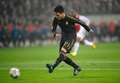 サッカー欧州チャンピオンズリーグ2011-12（UEFA Champions League 2011-12）は7日、グループリーグ第6節の試合が各地で行われ、レアル・マドリード（Real Madrid）は3-0でアヤックス（Ajax）に快勝し、グループリーグ全勝で決勝トーナメント進出を果たした。

前半14分に先制点を挙げるレアル・マドリードのホセ・マリア・カジェホン（Jose Maria Callejon、2011年12月7日撮影）。(c)AFP/JOHN THYS
&lt;a href=&quot;http://www.afpbb.com/article/sports/soccer/champion-league/2844527/8175933&quot;&gt;&lt;b&gt;＜記事本文へ戻る＞&lt;/b&gt;&lt;/a&gt;