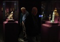 米首都ワシントンで、博物館「アーサー・M・サックラー・ギャラリー」の展示を見る来場者（2019年3月26日撮影）。(c)MANDEL NGAN / AFP
