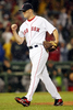09MLB、ボストン・レッドソックス（%%Boston Red Sox%%）対オークランド・アスレチックス（%%Oakland Athletics%%）。試合はレッドソックスが5-2でアスレチックスに勝利した。写真は9回から4番手で登板し、1回を1安打無得点3三振に抑えて21セーブ目を挙げたレッドソックスのジョナサン・パベルボン（%%Jonathan Papelbon%%）。（2009年7月7日撮影）(c)AFP/Getty Images/Elsa