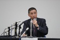 神奈川県横浜市の日産本社で記者会見する同社の西川広人CEO（2018年11月19日撮影）。(c)Behrouz MEHRI / AFP