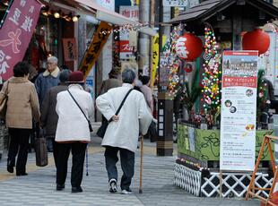 100歳以上の高齢者、初の10万人超え 女性が約9割 厚労省