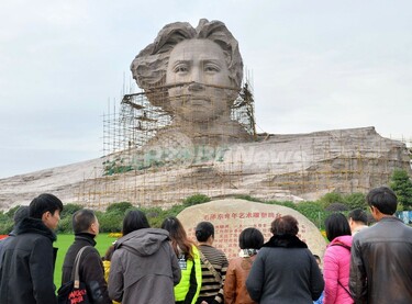 スフィンクス?巨大な毛沢東像、生誕120年前にお色直し 写真8枚 国際
