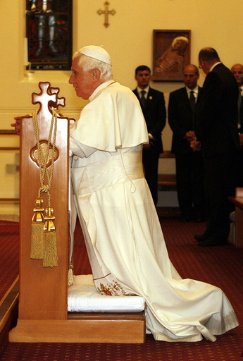 法王が豪アボリジニへの謝罪を称賛、世界青年の日