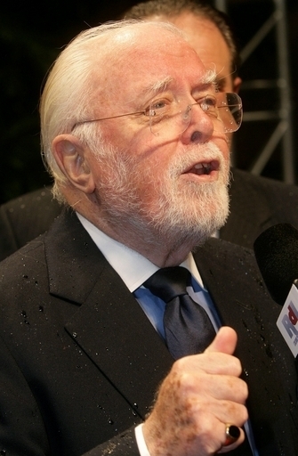 『ガンジー』のR・アッテンボロー監督、転倒して負傷