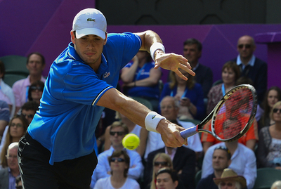 フェデラー、イズナーに勝利し男子シングルス4強入り