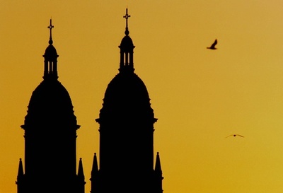 ショッピングモール上空で小型機同士が衝突、1人死亡 カナダ