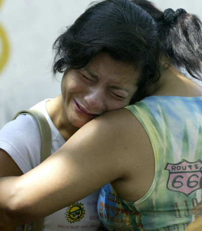 秘密捜査中の警察官10人以上を誤射 - コロンビア