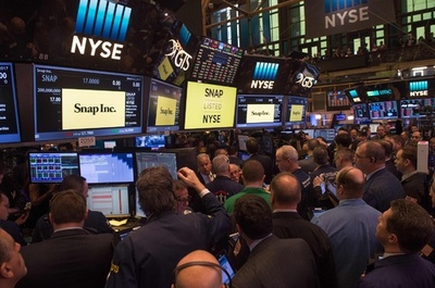 米スナップが上場、初日終値44％高 時価総額3兆2000億円