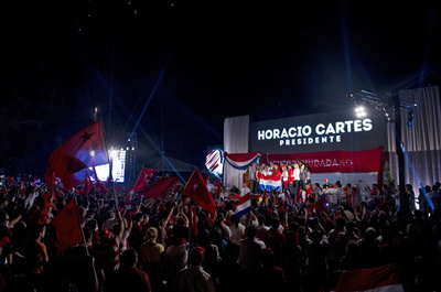 パラグアイ大統領選、野党のカルテス氏が当選