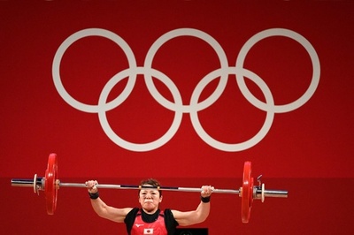 三宅宏実、最後の五輪はメダルならず 重量挙げ女子49キロ級