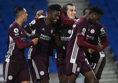 レスター暫定2位に浮上 アーセナルはドローで4位遠のく