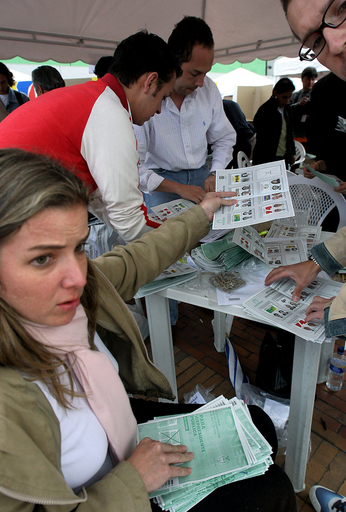 ＜コロンビア大統領選挙＞ウリベ大統領、再選確実 - コロンビア