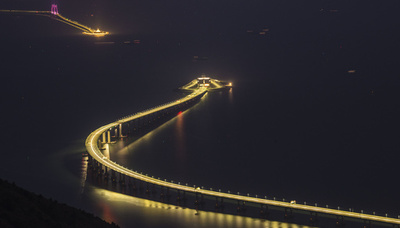 夜の港珠澳大橋 年内に完工、開通予定