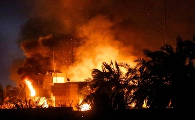 イラクのデモ隊がイラン領事館に放火 議会は緊急会議招集