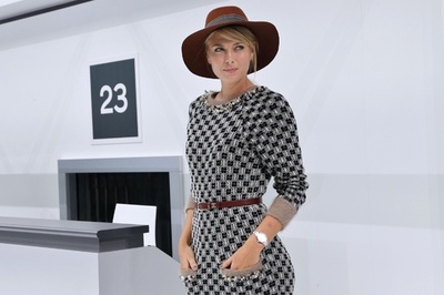 シャラポワ、仏パリで開催中のファッションウイークに登場