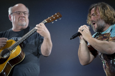 テネイシャスD、ツアー中止 「トランプを次は逃すな」発言めぐり