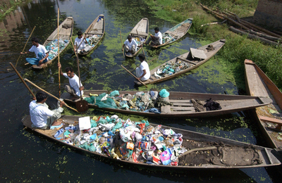 汚染が進むヒマラヤのダル湖で、大規模な清掃作戦