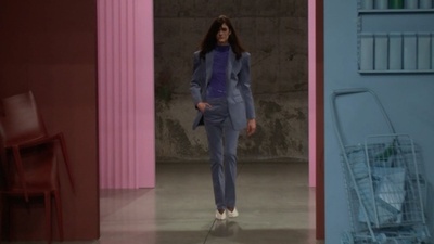 動画：パンツスーツ復活でこの秋はハンサムウーマンに