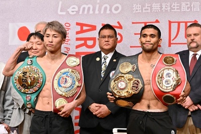 井上尚弥とタパレスが計量クリア Sバンタム級4団体統一戦