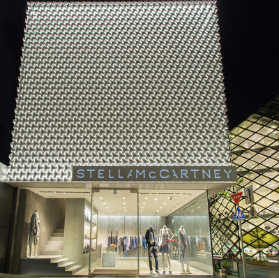 「ステラ マッカートニー」青山店、みゆき通りに移転オープン
