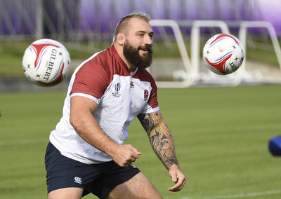 相手選手の股間つかんだイングランド代表マーラー、10週間出場停止