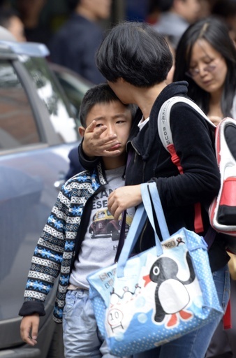 中国の小学校で将棋倒し、6人死亡