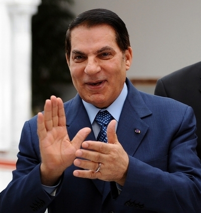 チュニジアのベンアリ前大統領、意識不明か