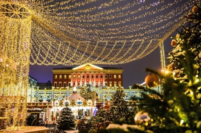 クリスマス間近、モスクワを飾る光のデコレーション