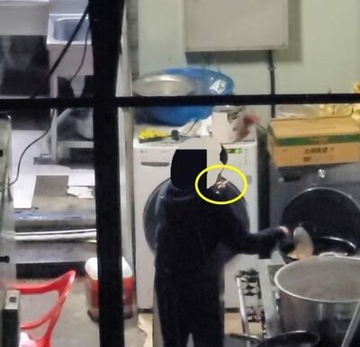 手を洗わず、たばこプカプカ“時代遅れの衛生意識”…韓国・飲食店厨房の写真拡散