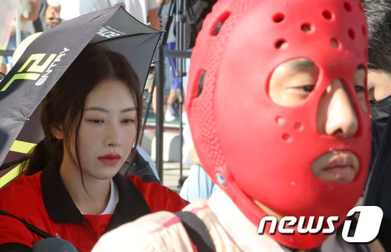 ぼーっとする参加者たち(c)news1