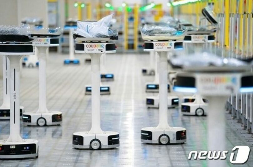「クーパン物流自動化ロボット技術」（クーパン提供）(c)news1
