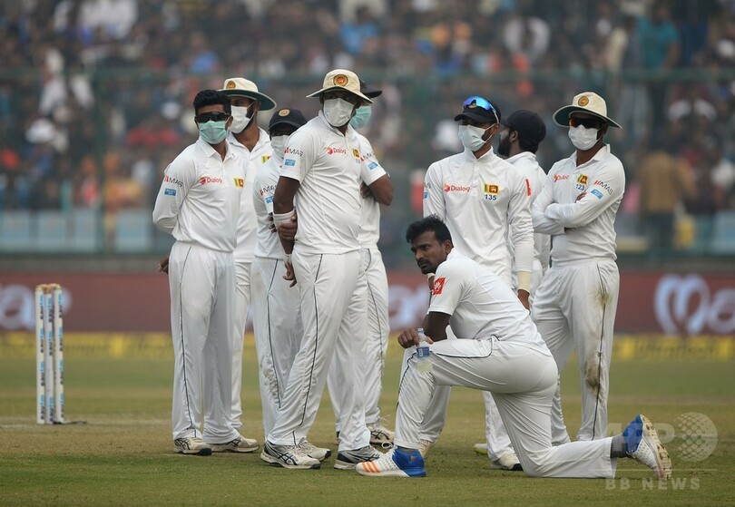 インド大気汚染 マスク着用でクリケット国際試合 嘔吐する選手も 写真5枚 国際ニュース Afpbb News