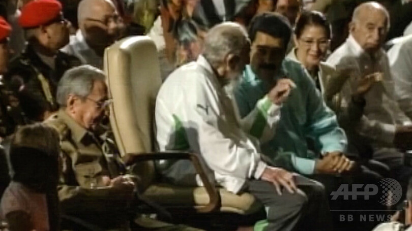 キューバのカストロ前議長、90歳の誕生日に公の場に テレビも中継