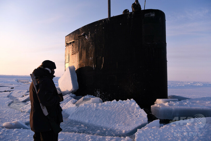 米海軍、北極で演習 潜水艦の写真を公開