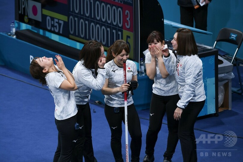 日本がカーリング女子で銅メダル、英国との接戦制す