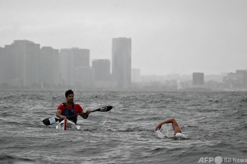 英遠泳選手、きれいになったNYハドソン川を完泳 水質改善訴え