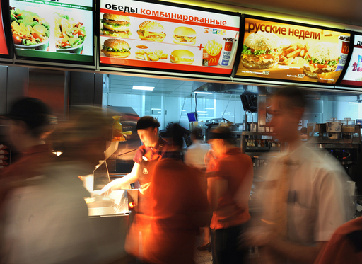 マクドナルド プレイスマット モスクワ店 ソ連のマクドナルド第1号店がいかにロシア人を熱狂させたか