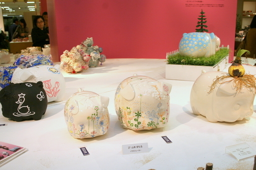 ぶたの貯金箱」テーマの「PIGGY BANK COLLECTION」伊勢丹で開催