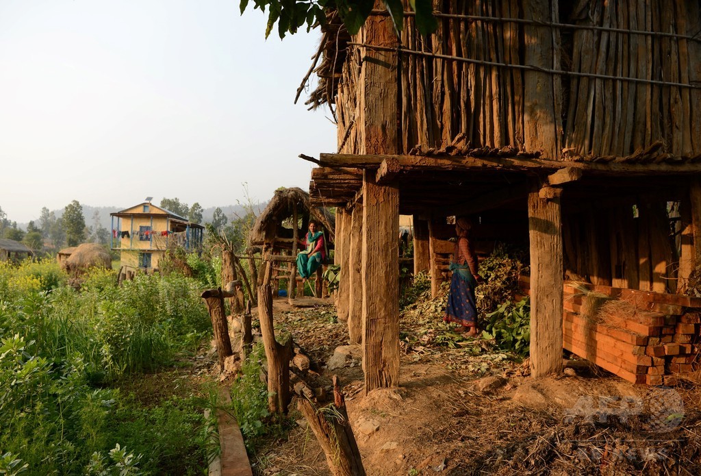 生理中の少女を隔離、屋外の小屋で蛇にかまれ死亡 ネパール 生理中の少女を隔離、屋外の小屋で蛇にかまれ死亡 ネパール