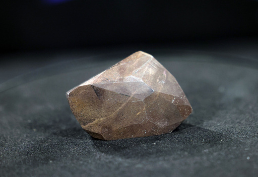 世界最大555.55カラットの黒ダイヤ、ドバイで初公開 競売へ 写真13枚