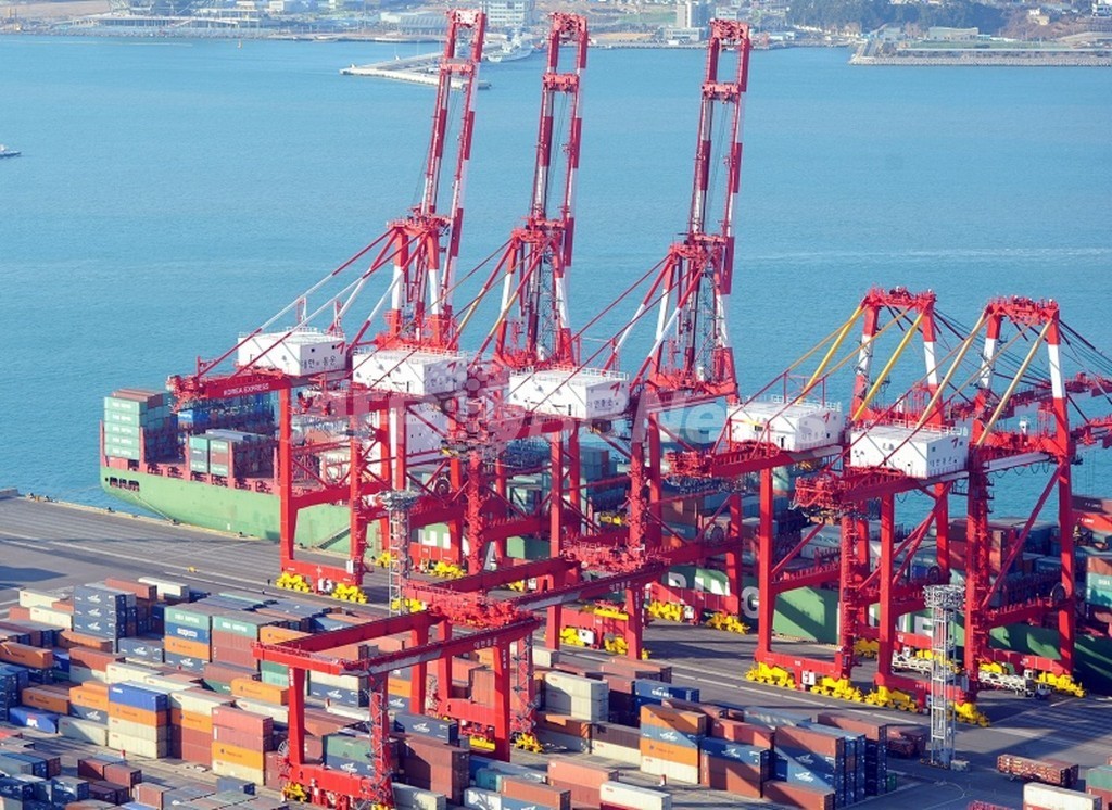 現代重工業、世界最大のコンテナ船建造を落札 現代重工業、世界最大のコンテナ船建造を落札