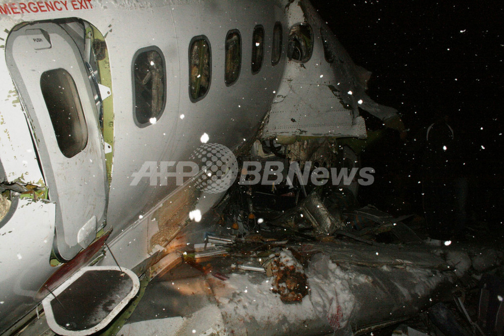 イラン北西部で旅客機が墜落、72人死亡 悪天候が原因か イラン北西部で旅客機が墜落、72人死亡 悪天候が原因か
