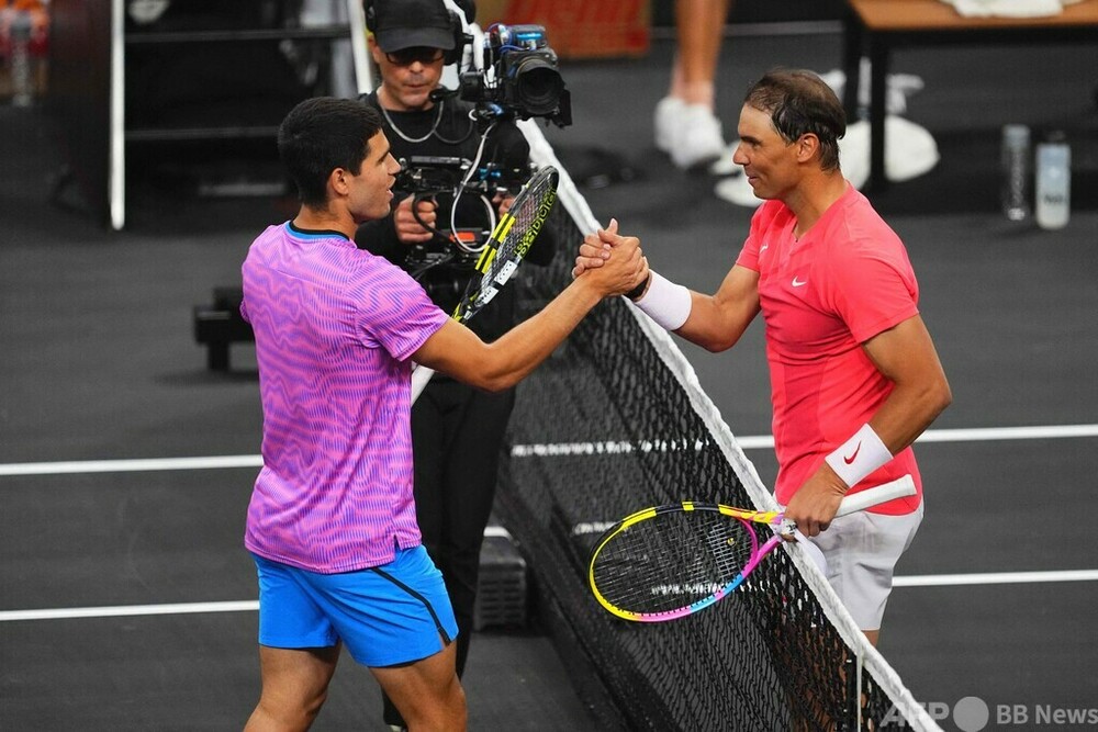 アルカラスがナダルに競り勝つ ネトフリ主催のエキシビション 写真14枚
