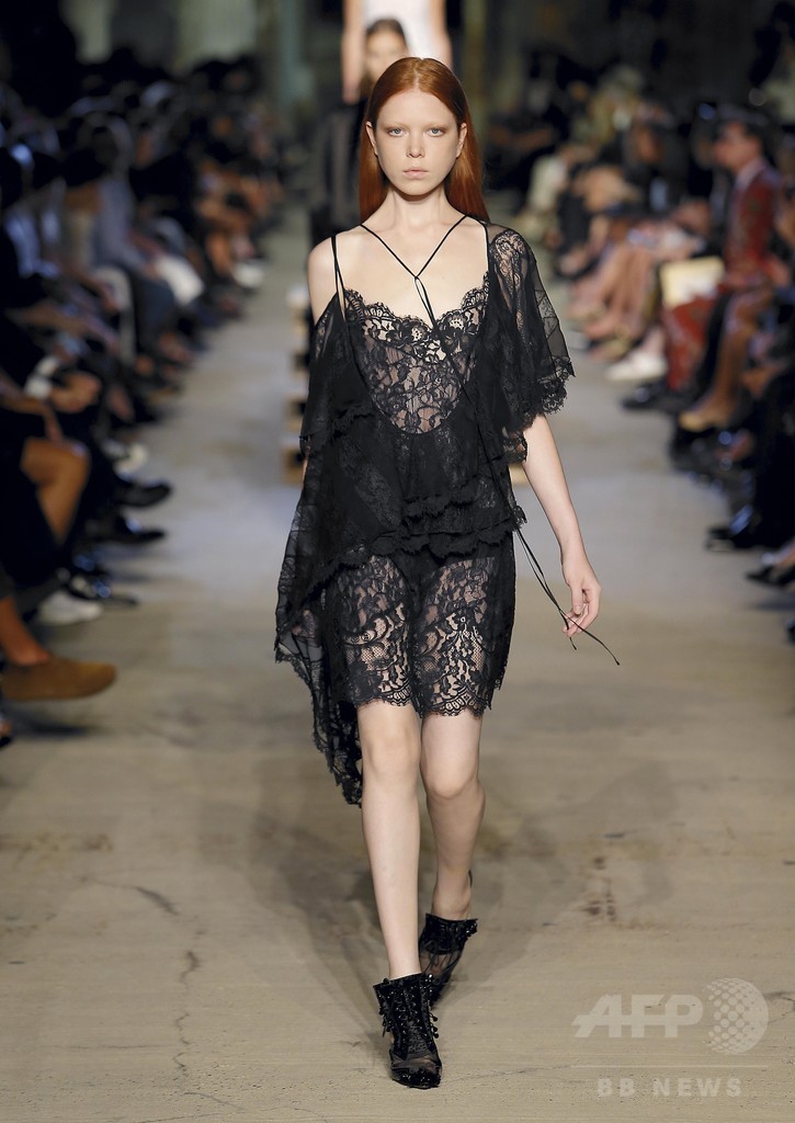 「ジバンシィ」16年春夏コレクション